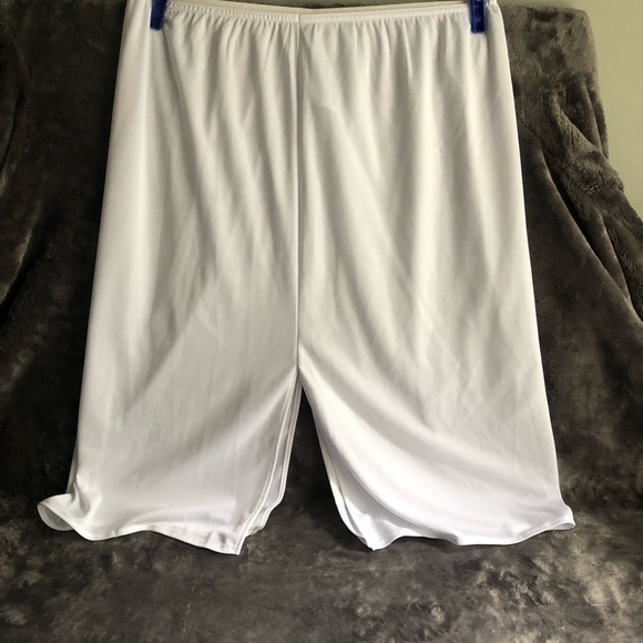 VASSARETTE white slip shorts panty pants size s/38 22” - Picture 2 of 4